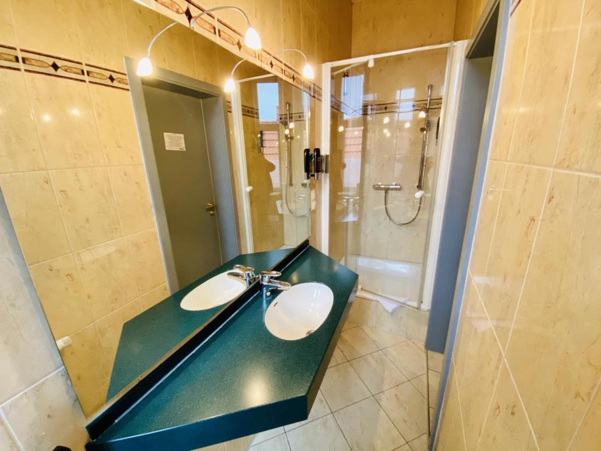 Doppelzimmer Zapfhahn, Direkt Am Alten Strom รอสต็อค ภายนอก รูปภาพ